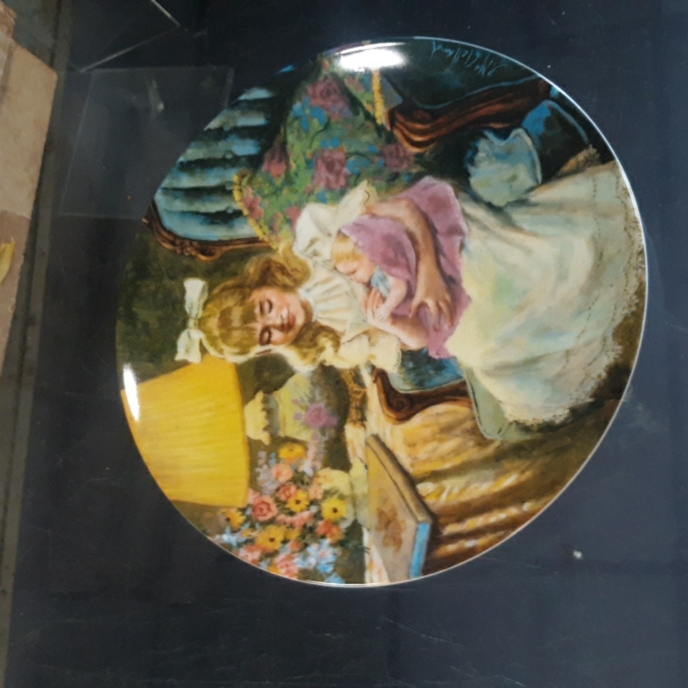Reco 1990 Hush Little Baby Collectable Plate (SKU AB3)